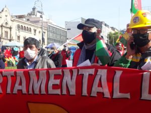 Ministerio de Trabajo junto a los obreros, en la marcha del Primero de Mayo