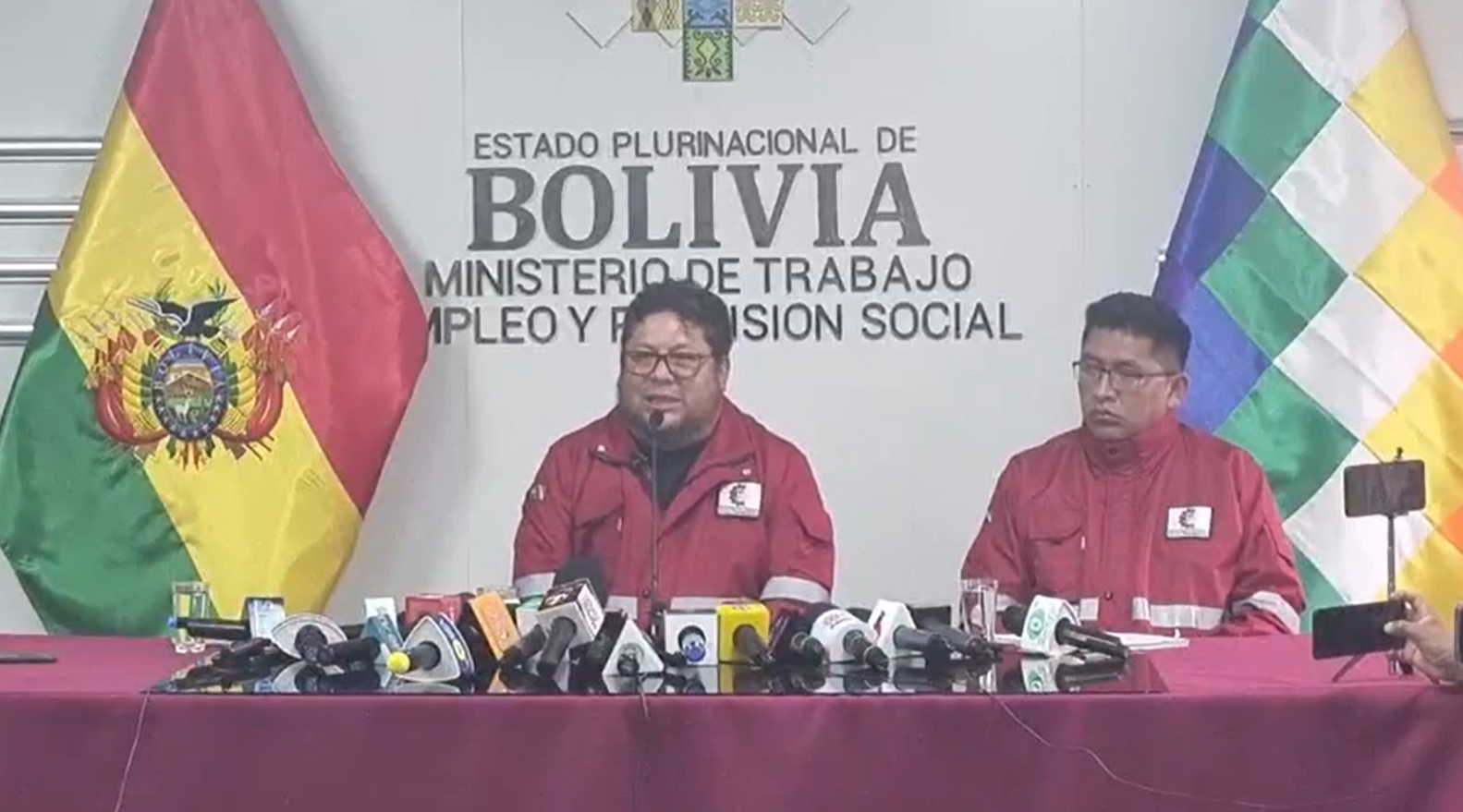 CONFERENCIA DE PRENSA DEL MINISTRO DE TRABAJO ERLAND JULIO RODRIGUEZ LAFUENTE DESDE LA PAZ