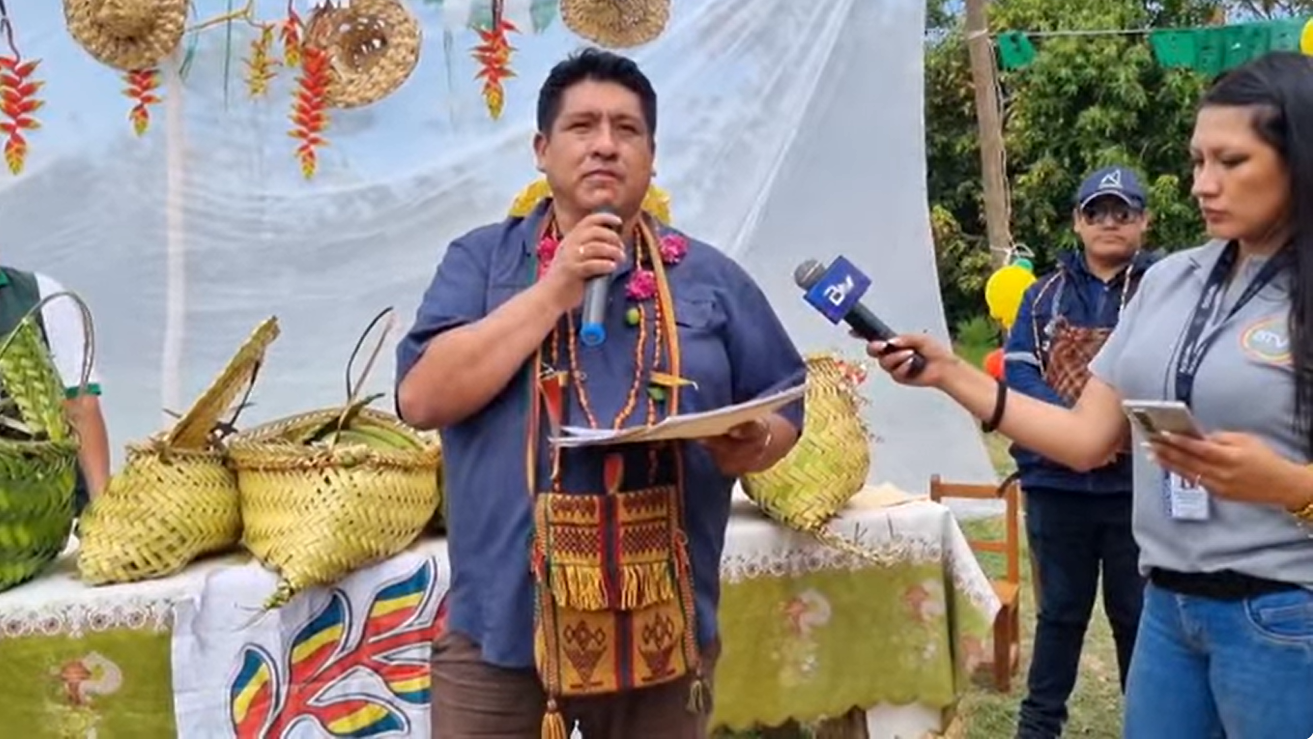 MINISTRO DE TRABAJO ENTREGA VIVIENDAS EN RURRENABAQUE-BENI POR EL BICENTENARIO